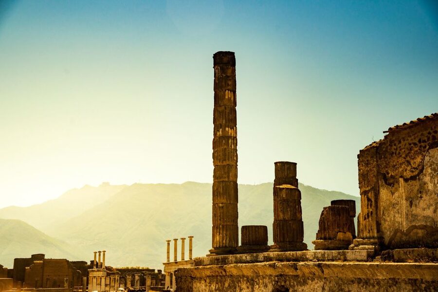 Pompeii: Skip-the-line-Ticket and Guided Tour - Meeting at Piazza Esedra and finding the tour office