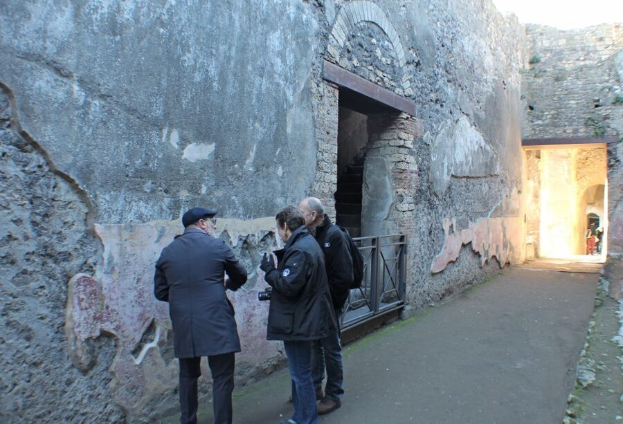 Pompeii: Skip-the-Line Tickets and Tour with Archaeologist - Why an archaeologist changes the experience