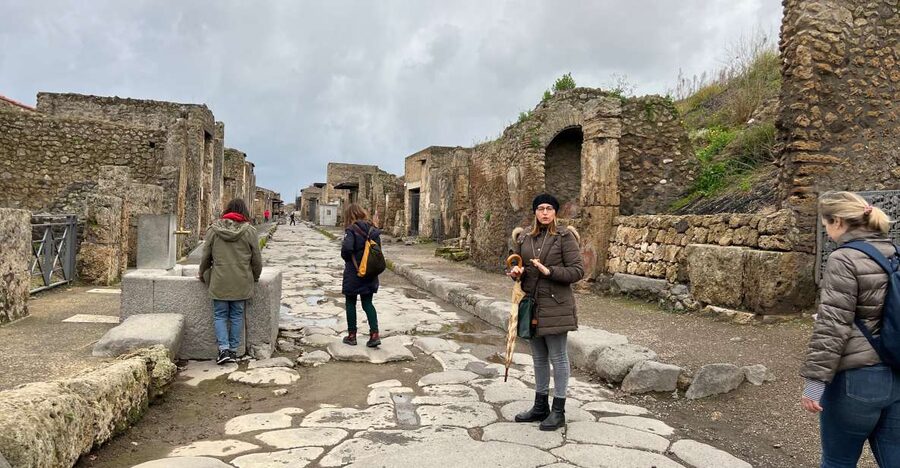 Pompeii: Small-Group Guided Tour with Skip-the-Line Ticket - Key points at a glance
