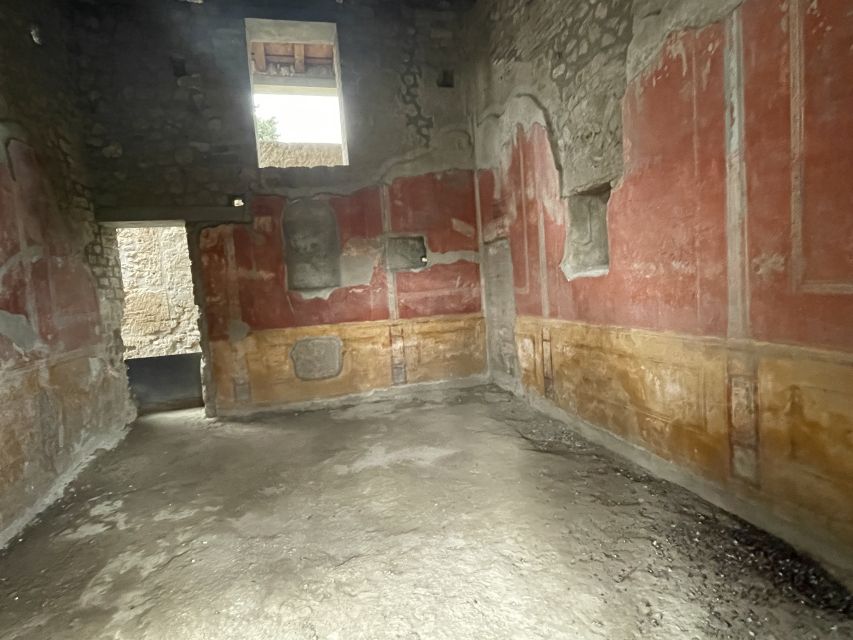 Pompeii: Small-Group Guided Tour with Skip-the-Line Ticket - The Temple of Apollo and everyday shopping