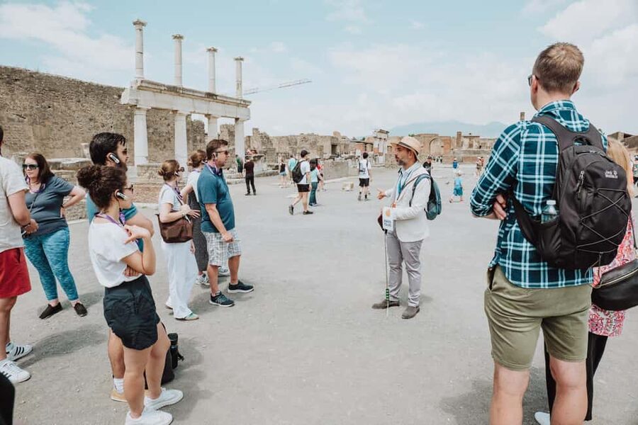 Pompeii: Small-Group Tour of Pompeii and Herculaneum - Taking the Circumvesuviana to Ercolano