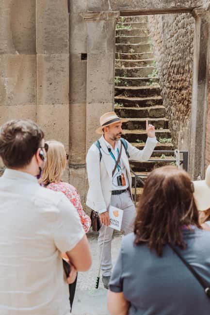 Pompeii: Small-Group Tour of Pompeii and Herculaneum - What makes the archaeologist guide worth paying for