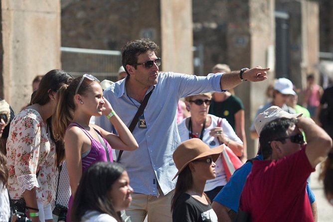 Pompeii: Small Group Tour with an Archaeologist - Homes, baths, and the daily life of Pompeii