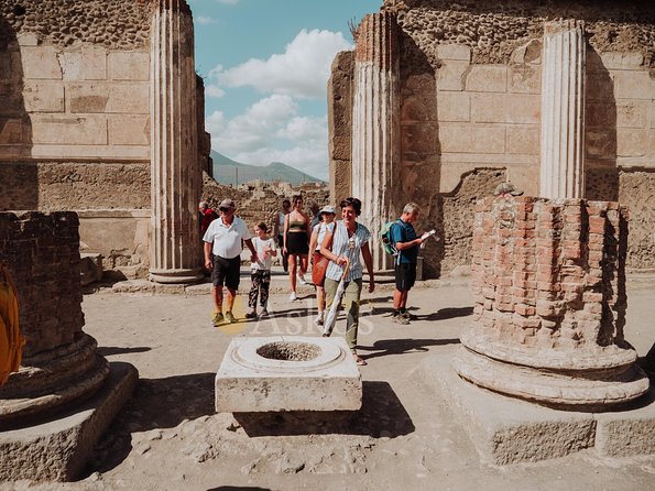 Pompeii: Small Group Tour with an Archaeologist - The House of the Mysteries and the three-hour choice