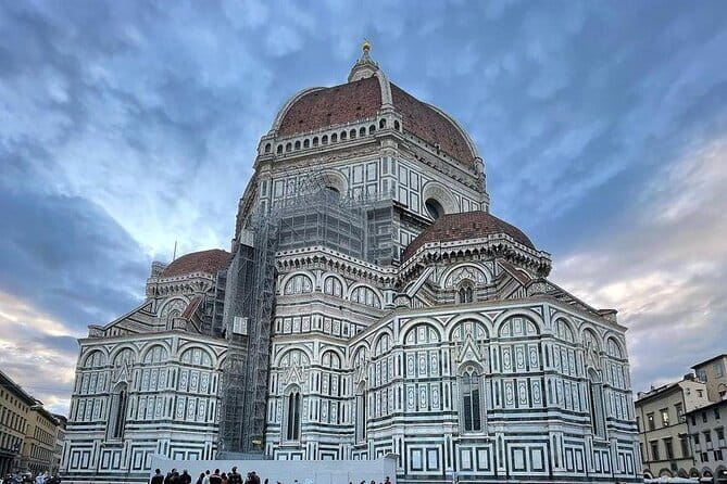 Private Florence Tour by Golf Cart ETukTuk with Audio Guide - Starting at Santa Croce and the Medici quarter