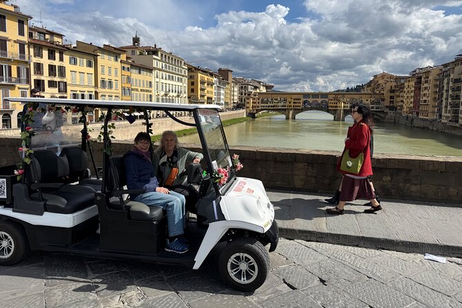 Private Golf Cart Tour in Florence - Palazzo Pitti and the Vasari Corridor from outside