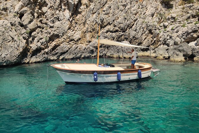 Private tour in a typical Capri boat - Marina Piccola and the first chance to swim