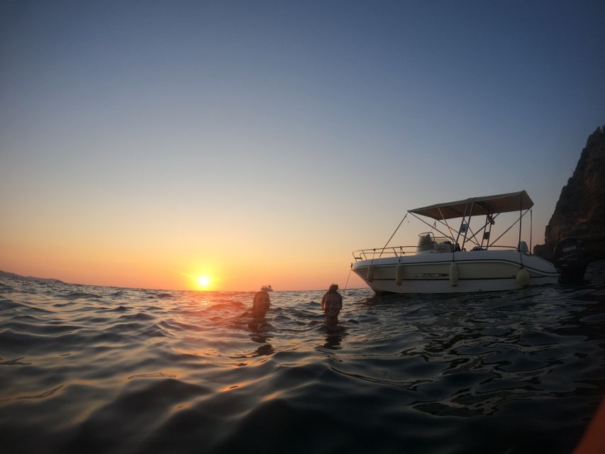 Procida: Boat Tour with Swimming Stops and Underwater Photos - Cala del Pozzo Vecchio and the first swim