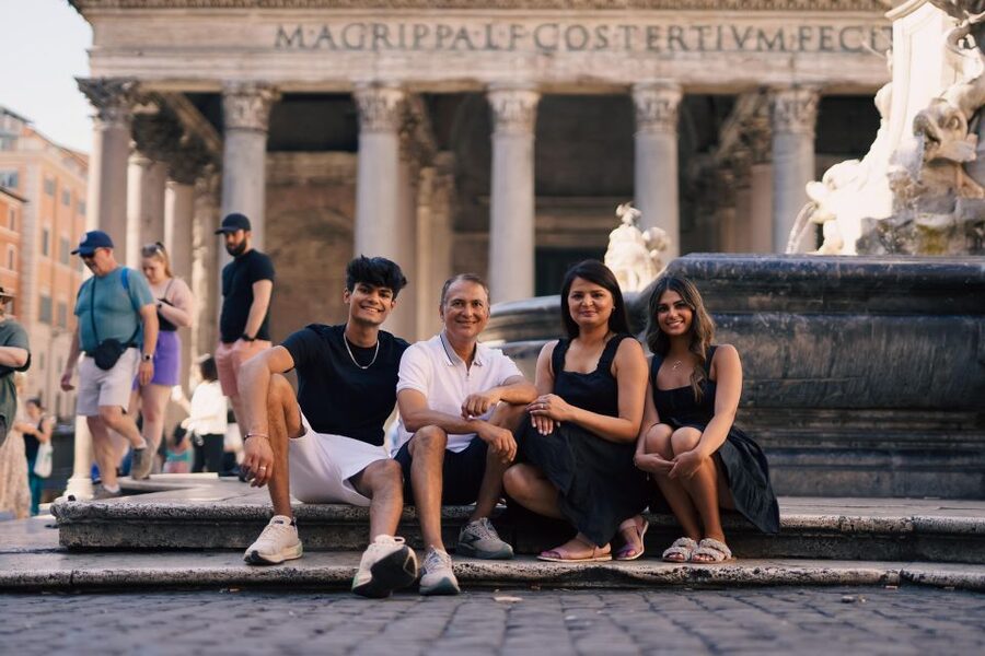 Professional Photoshoot in Rome - Colosseum portraits in 15 minutes