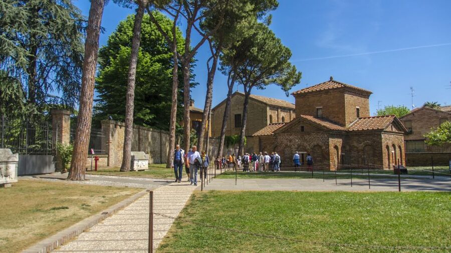 Ravenna: UNESCO Monuments and Mosaics Guided Tour - Sant’Apollinare Nuovo and a long story in mosaics