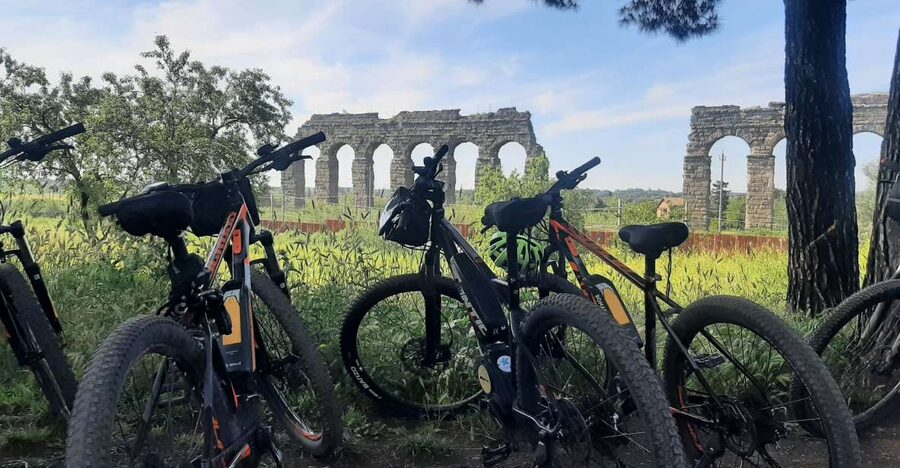 Rome: Appian Way Aqueducts Bike Tour (UPG Catacombs & Lunch) - Circus of Maxentius and the Ride Back Toward Rome