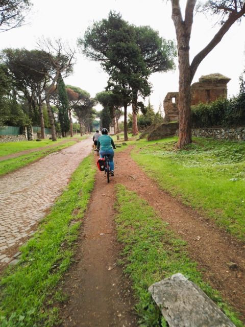 Rome: Appian Way & Catacomb Sunset E-bike Tour with Aperitif - Villa di Massenzio, Cecilia Metella, and the old road