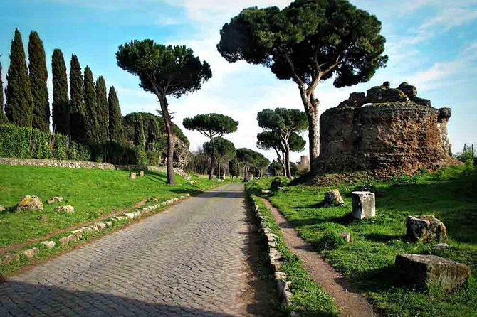 Rome:Appian Way E-bike Tour, Catacombs, Aqueducts & Transfer - Descending into Rome’s catacombs