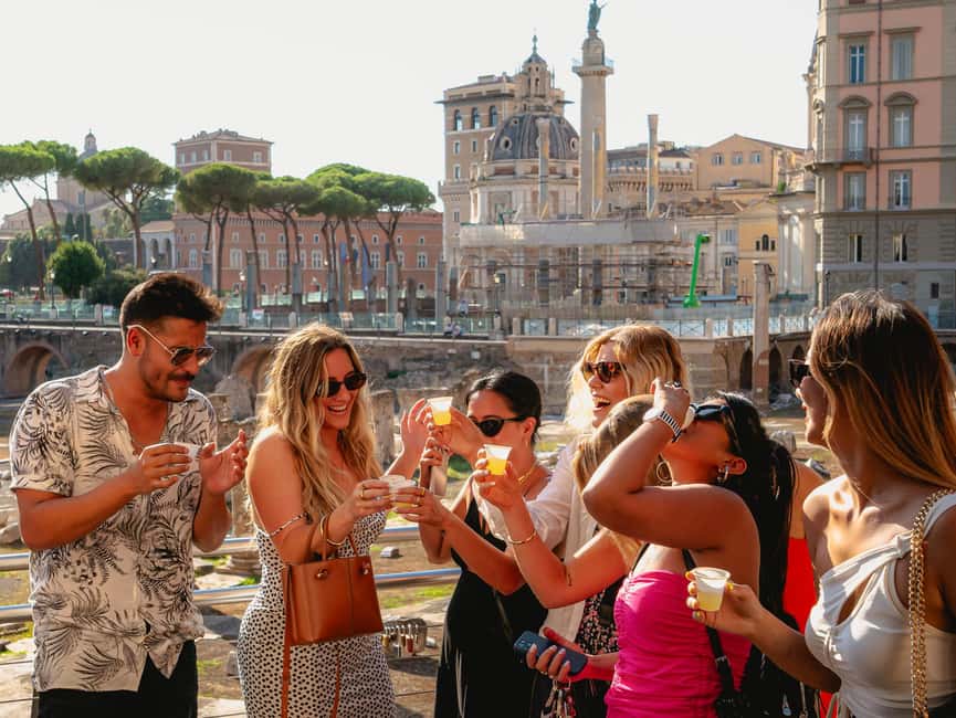 Rome: Bar Crawl with Local Guide & Drinks - Walking through Rione Monti