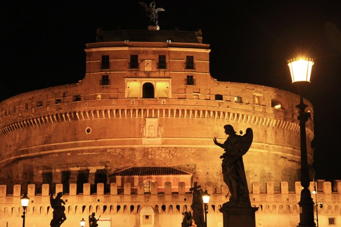 Rome by Night Walking Tour - Legends & Criminal Stories - Why Rome works so well after dark