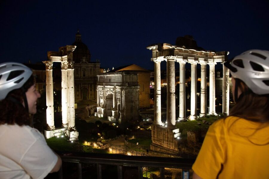 Rome: Cannondale E-Bike Evening Tour with Optional Dinner - Spanish Steps and Trevi Fountain after dark