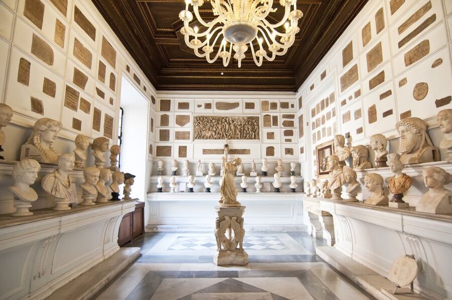 Rome: Capitoline Museums Experience with Multimedia Video - Adding a guide or Centrale Montemartini