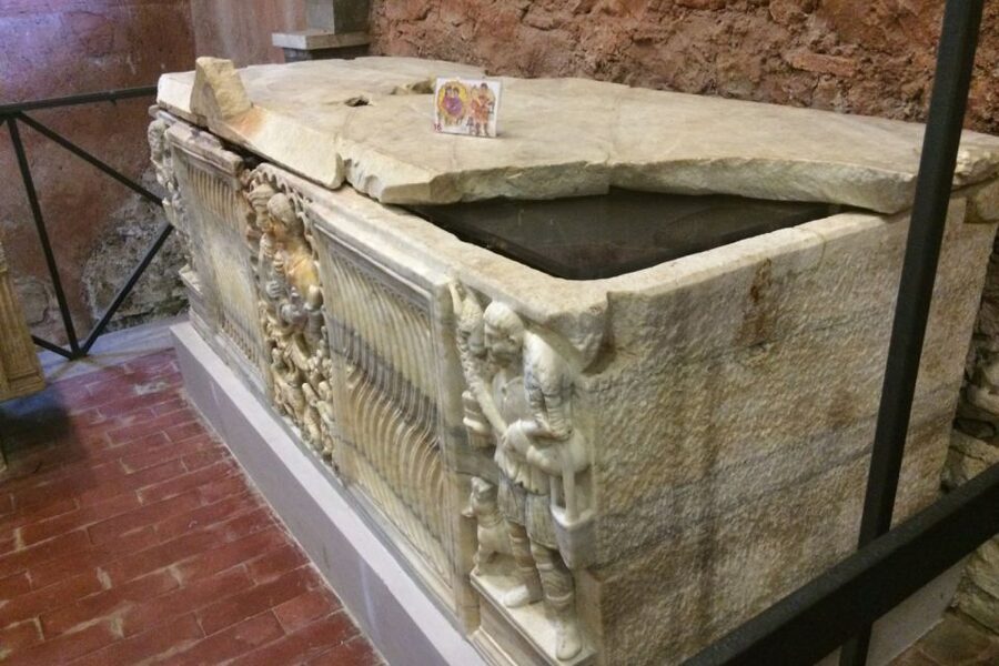 Rome: Catacombs of St. Sebastian Entry Ticket & Guided Tour - The ancient quarry beneath the cemetery