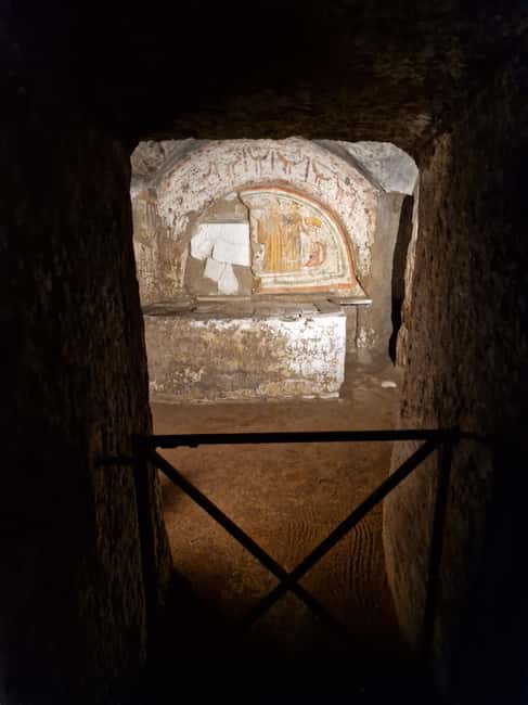 Rome: Catacombs Skip-the-Line Tour with Tickets - Tombs, burial customs, and the names Nereus and Achilleus