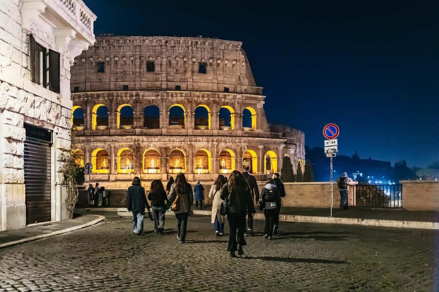 Rome: City Highlights Moonlight Walking Tour - Why Rome works better after sunset