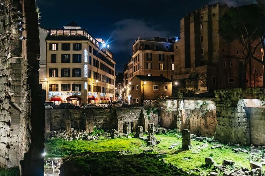 Rome: City Highlights Moonlight Walking Tour - Galleria Sciarra reveals a quieter side of the center