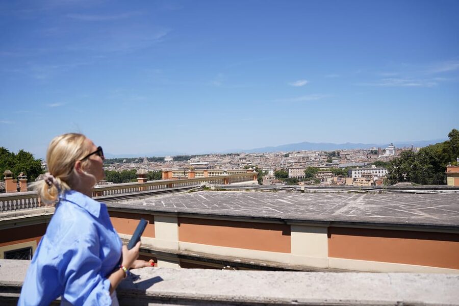 Rome: City Tour by Vespa with Pictures and Sweets Tastings - Why a passenger Vespa works so well in Rome
