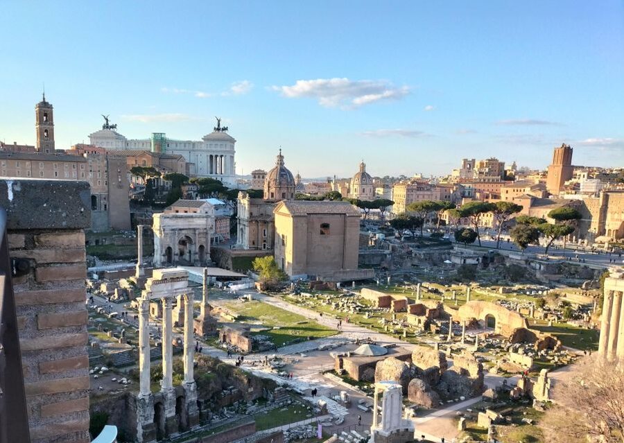Rome: Colosseum and Ancient Rome Guided Walking Tour - The guides make the history easier to follow