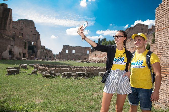 Rome: Colosseum Arena, Roman Forum & Palatine Hill Tour - Climbing Palatine Hill for the Best View