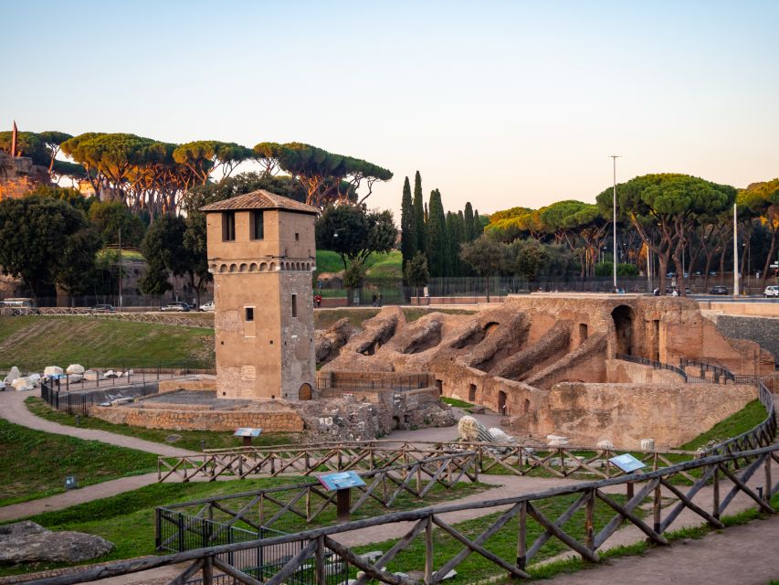Rome: Colosseum Arena, Roman Forum & Palatine Tour - One hour through the Roman Forum