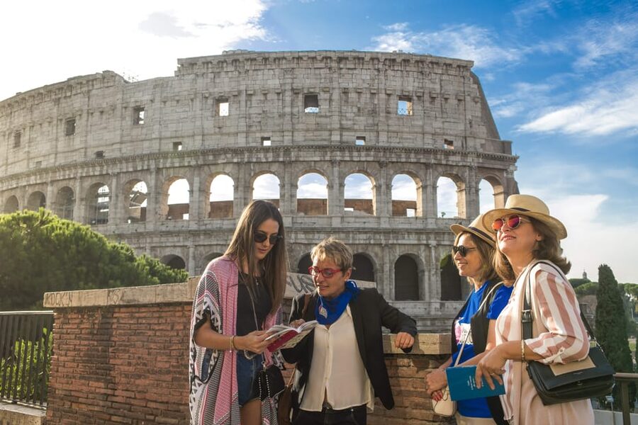 Rome: Colosseum Experience with Host and Audio Guide - Climbing Palatine Hill for the broadest views