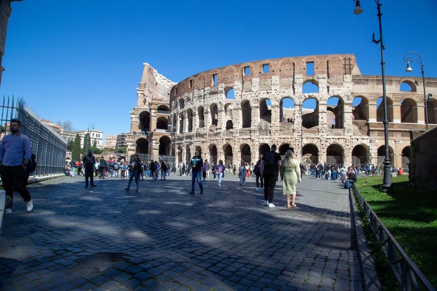 Rome: Colosseum Express Tour with Forum & Palatine Access - After the guide: extra Colosseum time and the archaeological park