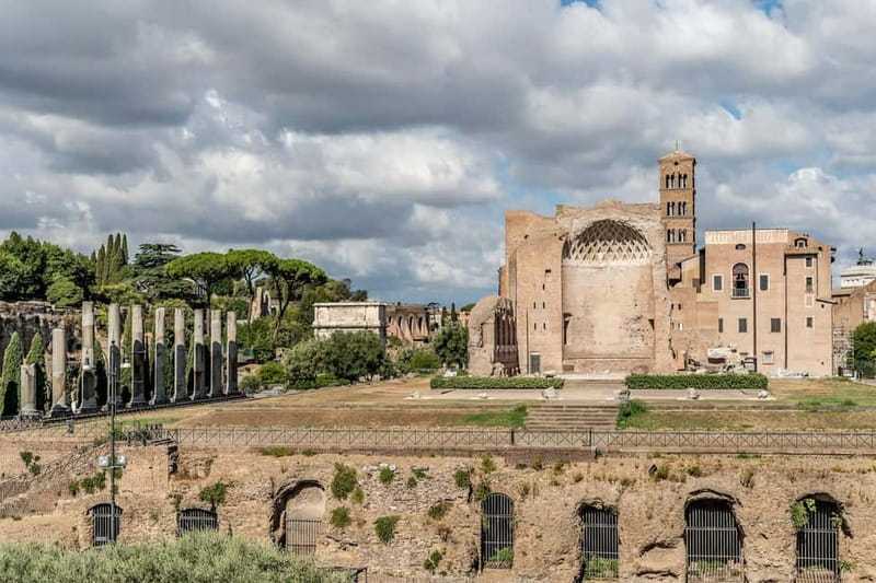 Rome: Colosseum & Forum Small Group Tour with Palatine Hill - Entering the Colosseum and its two main tiers