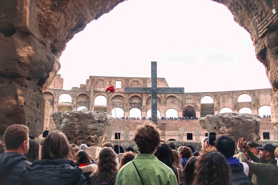 Rome: Colosseum & Forum with Audio Guide App -Optional Arena - Palatine Hill and views across Rome