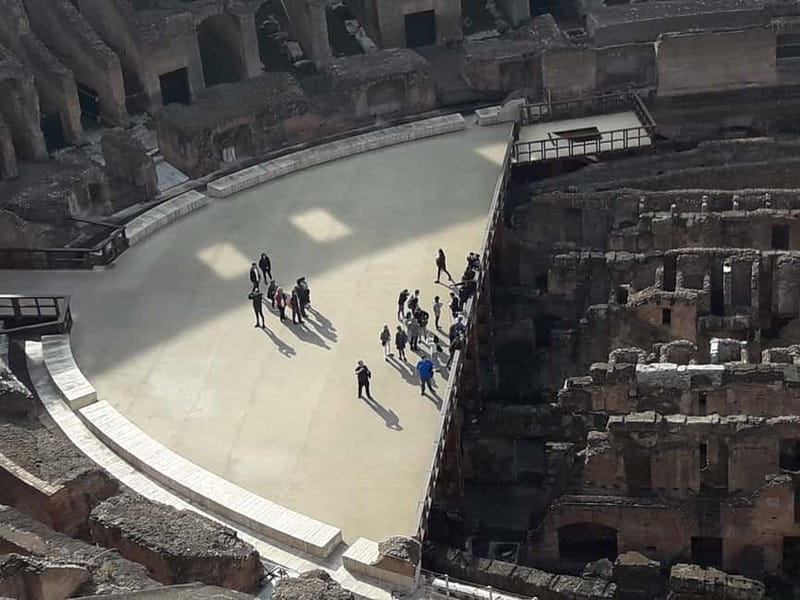 Rome: Colosseum Gladiator's Arena and Roman Forum Tour - Private guide or smartphone audio tour?