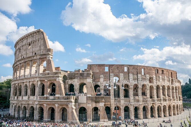 Rome: Colosseum Guided Tour with Roman Forum and Palatine hill - Entering the Colosseum with a guide