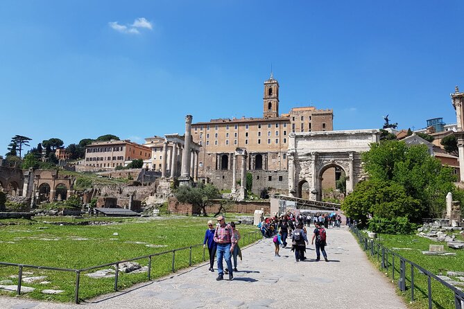Rome: Colosseum, Palatine Hill and Roman Forum Guided Tour - Inside the Colosseum and above the arena