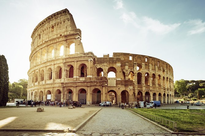 Rome: Colosseum, Palatine Hill and Roman Forum Guided Tour - Roman Forum: where the tour finds its footing
