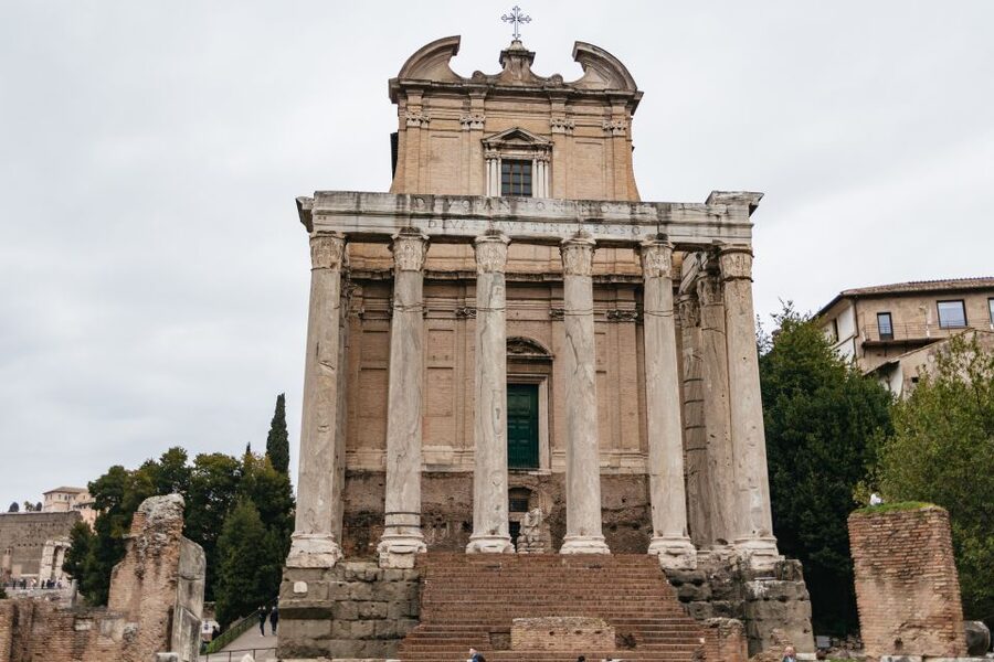 Rome: Colosseum, Palatine Hill & Roman Forum Guided Tour - Palatine Hill explains Rome’s origin story