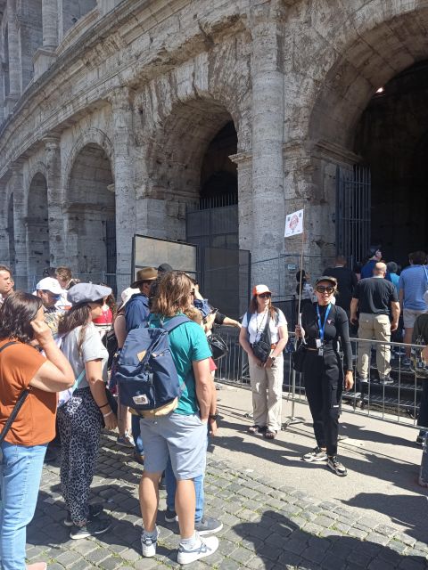 Rome: Colosseum, Palatine Hill, & Roman Forum Walking Tour - What the guides add to the experience