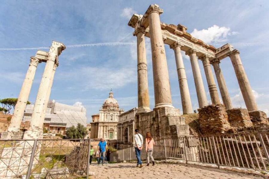 Rome: Colosseum, Palatine & Roman Forum Tour w/Entry Ticket - Small details that improve the experience