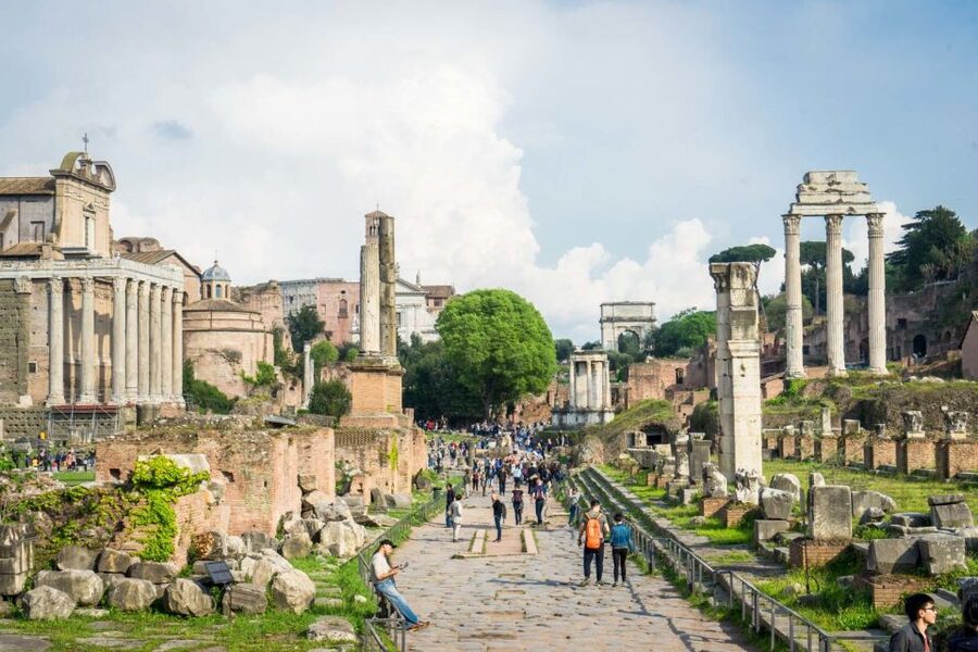 Rome: Colosseum, Roman Forum and Palatine Hill Group Tour - Roman Forum: the hardest ruins to understand alone