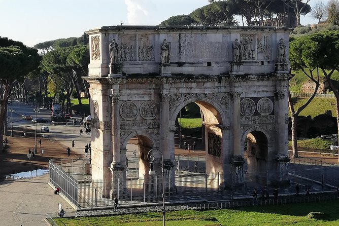 Rome: Colosseum, Roman Forum and Palatine Hill Private Tour - Price, time, and who gets the best value