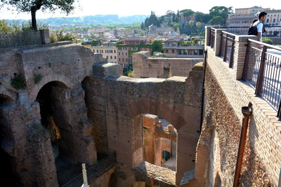 Rome: Colosseum & Roman Forum Guided Tour - Entering the Colosseum through the express lane