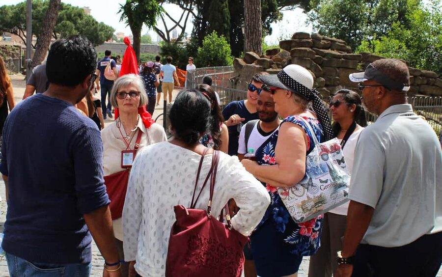 Rome: Colosseum, Roman Forum & Palatine Guided Tour - The Colosseum: A 40-Minute Look at Rome’s Arena