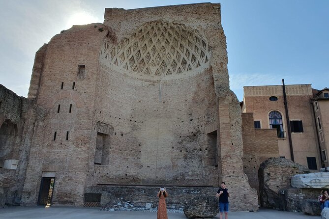 Rome: Colosseum, Roman Forum & Palatine Hill Experience - Guided visit or independent exploring?