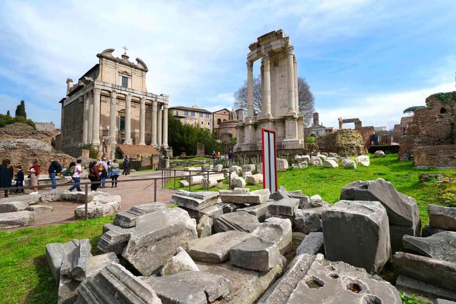 Rome: Colosseum, Roman Forum & Palatine Hill Guided Tour - Guides make or break the experience