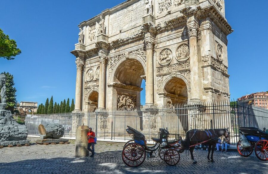 Rome: Colosseum, Roman Forum & Trajan's Market Exterior Tour - Meeting the guide near the Colosseum