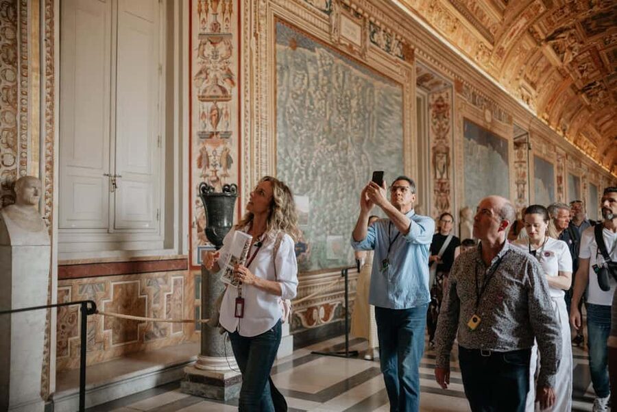Rome: Colosseum, Vatican Museums & Historic Center in a Day - Trevi Fountain and Piazza Venezia