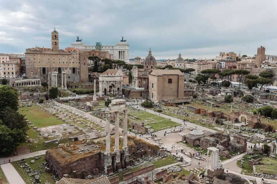 Rome: Colosseum, Vatican Museums & Historic Center in a Day - Seeing the Vatican Museums in two hours