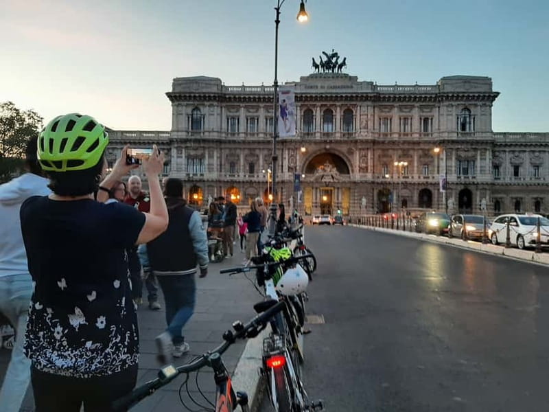 Rome: E-Bike Sunset Tour with Pizza Option - Colosseum and Roman Forum: Rome’s grand opening scene